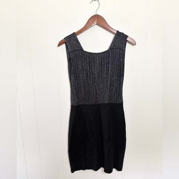 IISLI black shimmer sheath dress size SM sleeveless v neck - Picture 3 of 3